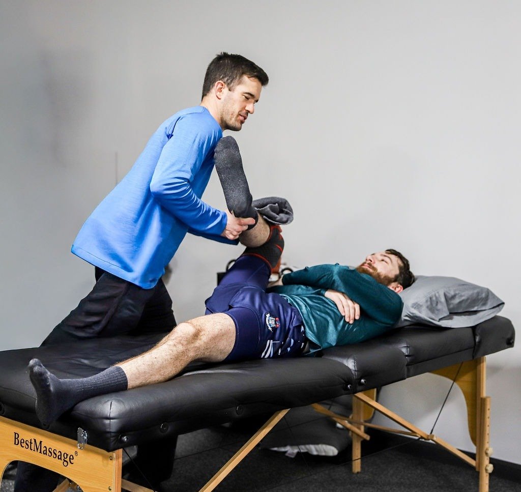 Patient working with a provider at a performance physical therapy clinic in Evergreen Park